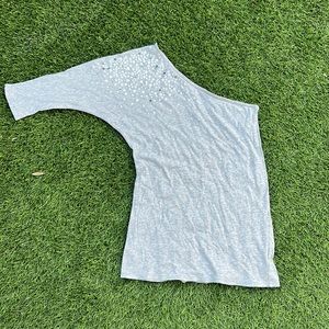 One shoulder 3/4 length embellished tee